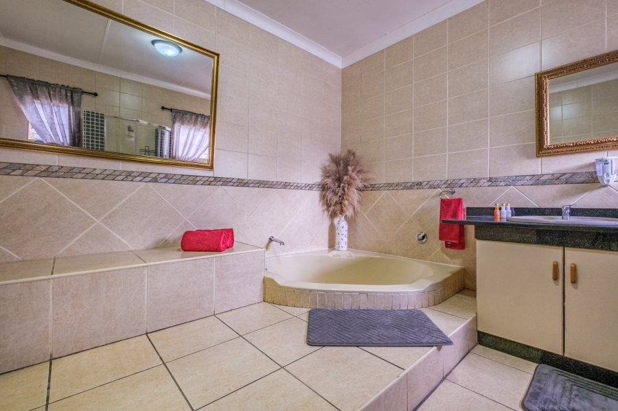 8 Bedroom Property for Sale in Parys Free State
